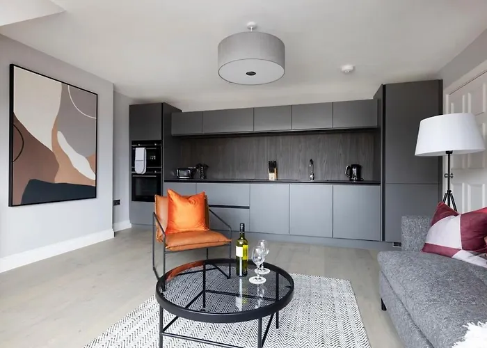 Dragon Suites - City Centre Castle View 1 Bed Apartment