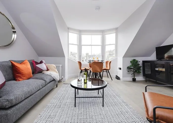 Dragon Suites - City Centre Castle View 1 Bed Apartment